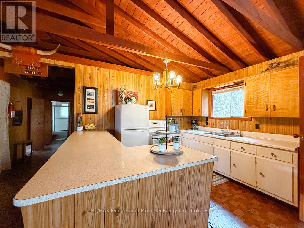 20 Golden Horseshoe Lane, Whitestone, Ontario  P0A 1G0 - Photo 12 - X12053152