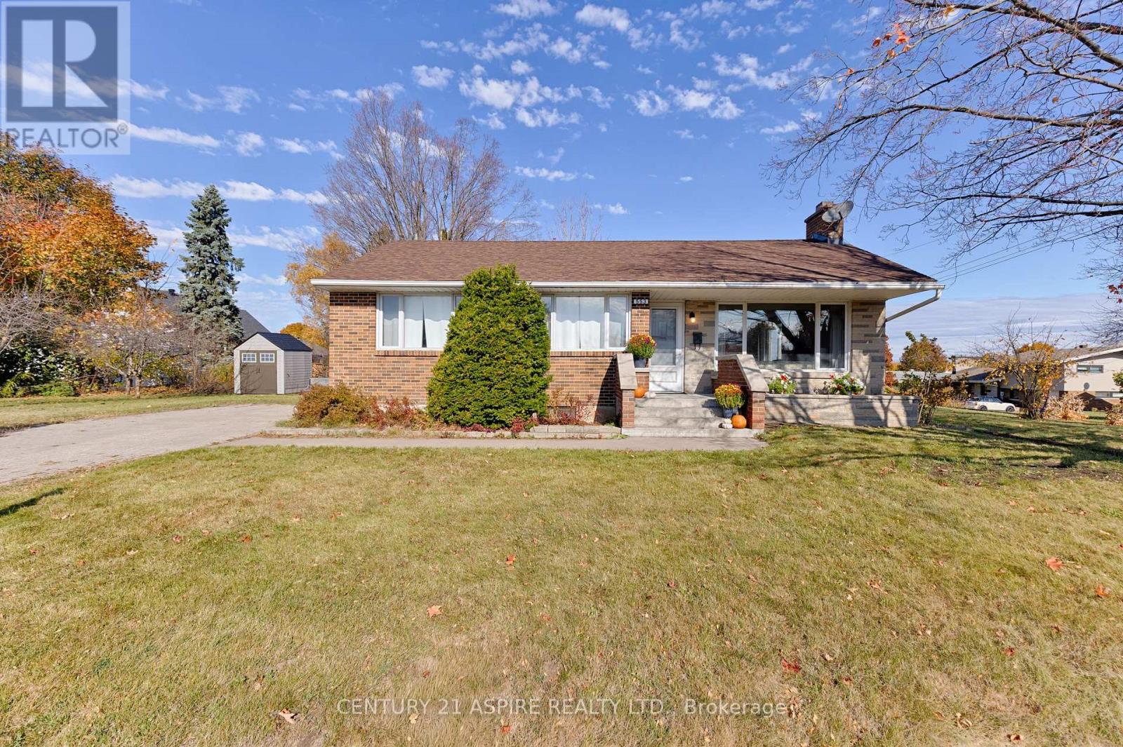 553 Champlain Street, Pembroke, Ontario  K8A 2W6 - Photo 1 - X12476275