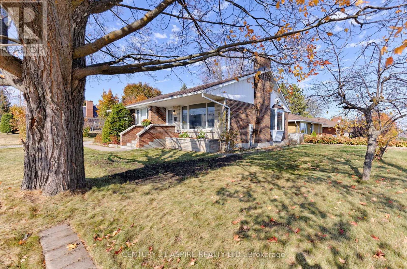 553 Champlain Street, Pembroke, Ontario  K8A 2W6 - Photo 3 - X12476275