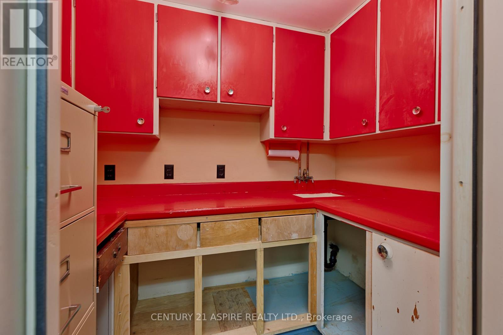 553 Champlain Street, Pembroke, Ontario  K8A 2W6 - Photo 30 - X12476275