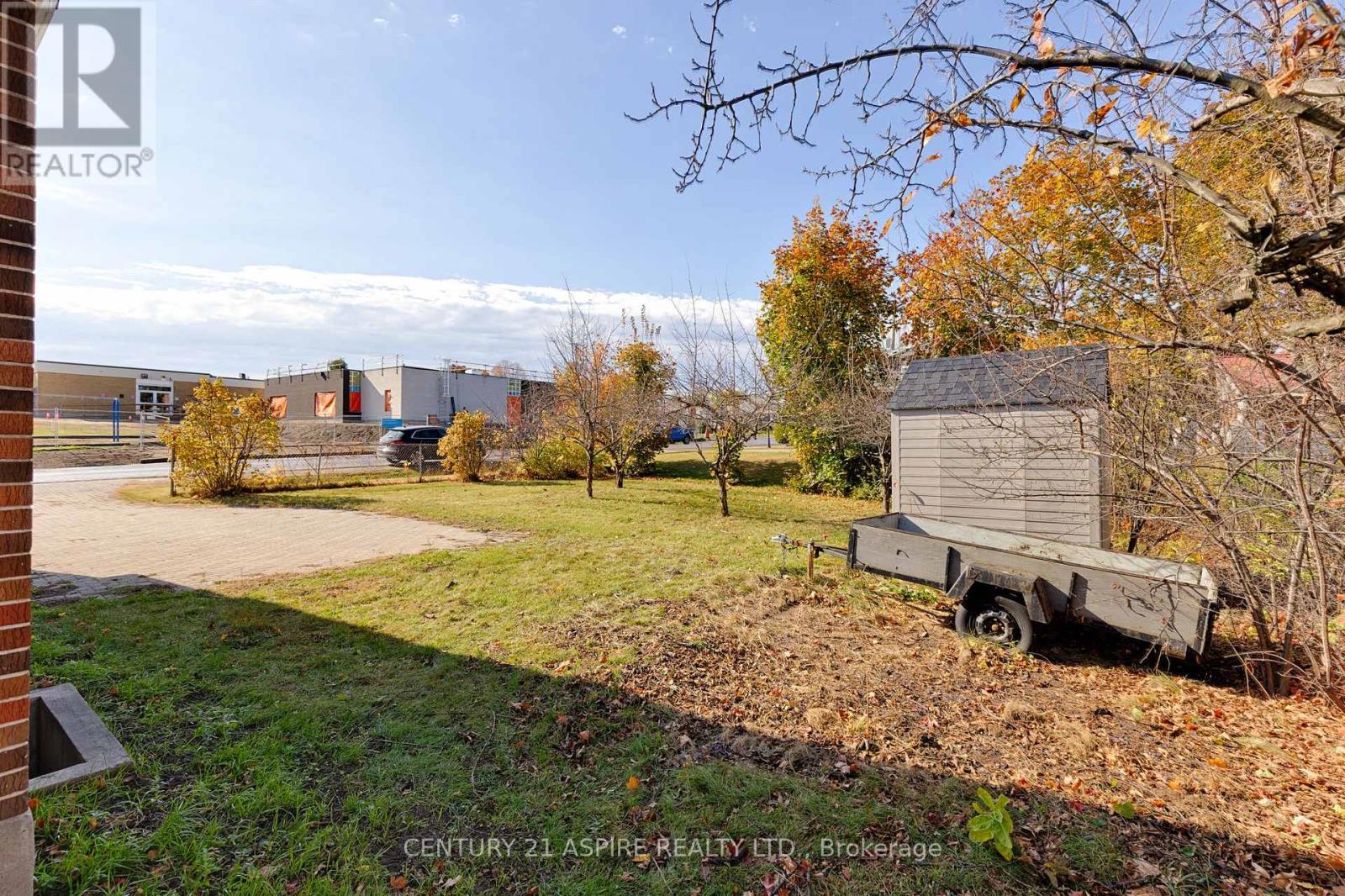 553 Champlain Street, Pembroke, Ontario  K8A 2W6 - Photo 39 - X12476275