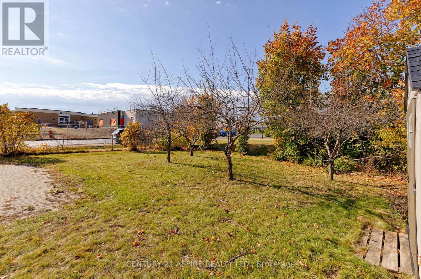 553 Champlain Street, Pembroke, Ontario  K8A 2W6 - Photo 40 - X12476275