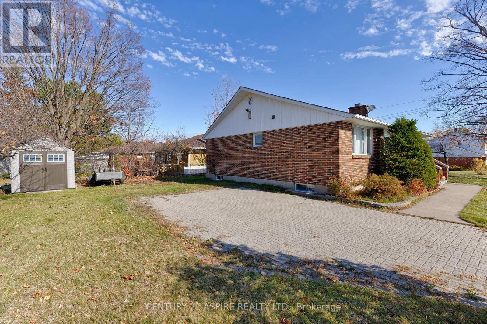 553 Champlain Street, Pembroke, Ontario  K8A 2W6 - Photo 41 - X12476275