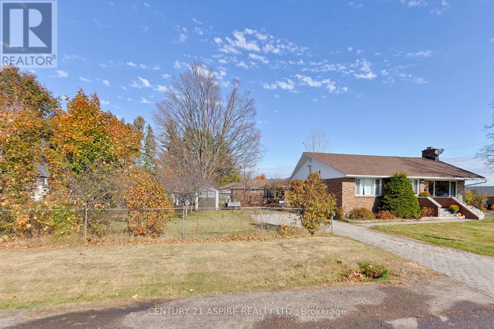 553 Champlain Street, Pembroke, Ontario  K8A 2W6 - Photo 44 - X12476275