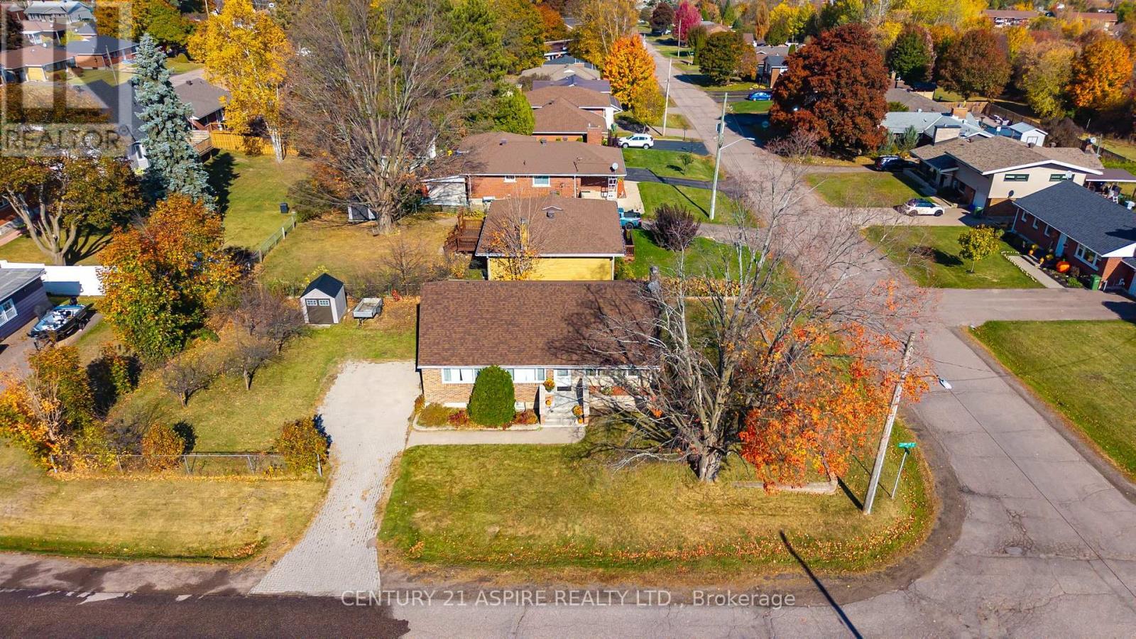 553 Champlain Street, Pembroke, Ontario  K8A 2W6 - Photo 47 - X12476275