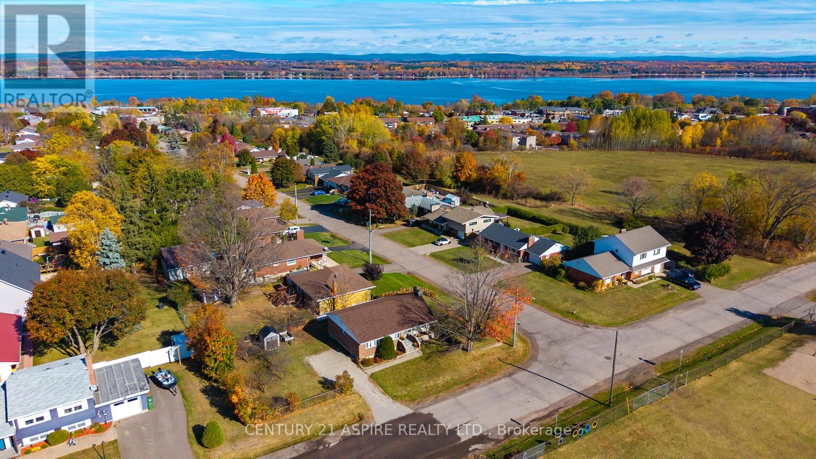 553 Champlain Street, Pembroke, Ontario  K8A 2W6 - Photo 50 - X12476275
