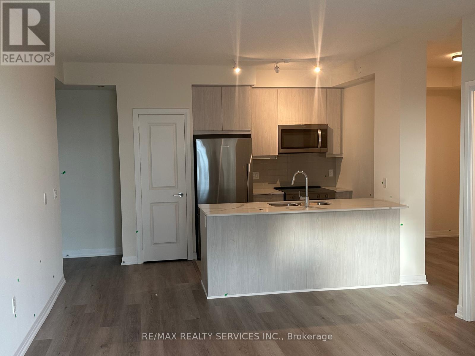 3105 - 15 Watergarden Drive, Mississauga, Ontario  L5R 0G8 - Photo 3 - W12476015