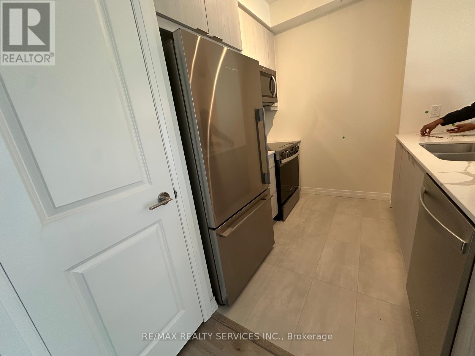 3105 - 15 Watergarden Drive, Mississauga, Ontario  L5R 0G8 - Photo 4 - W12476015