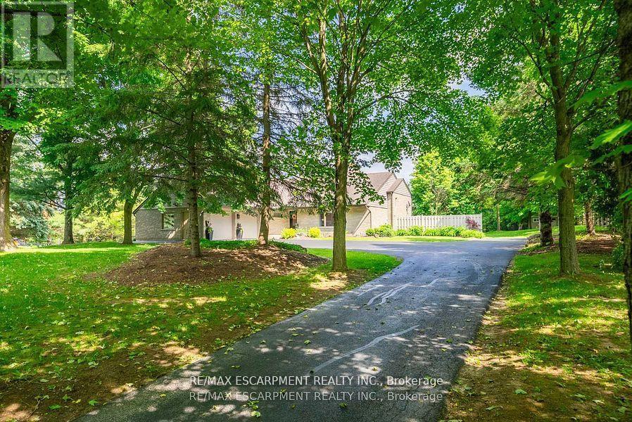 2038 15th Side Road, Milton (Moffat), Ontario  L0P 1J0 - Photo 4 - W12476024