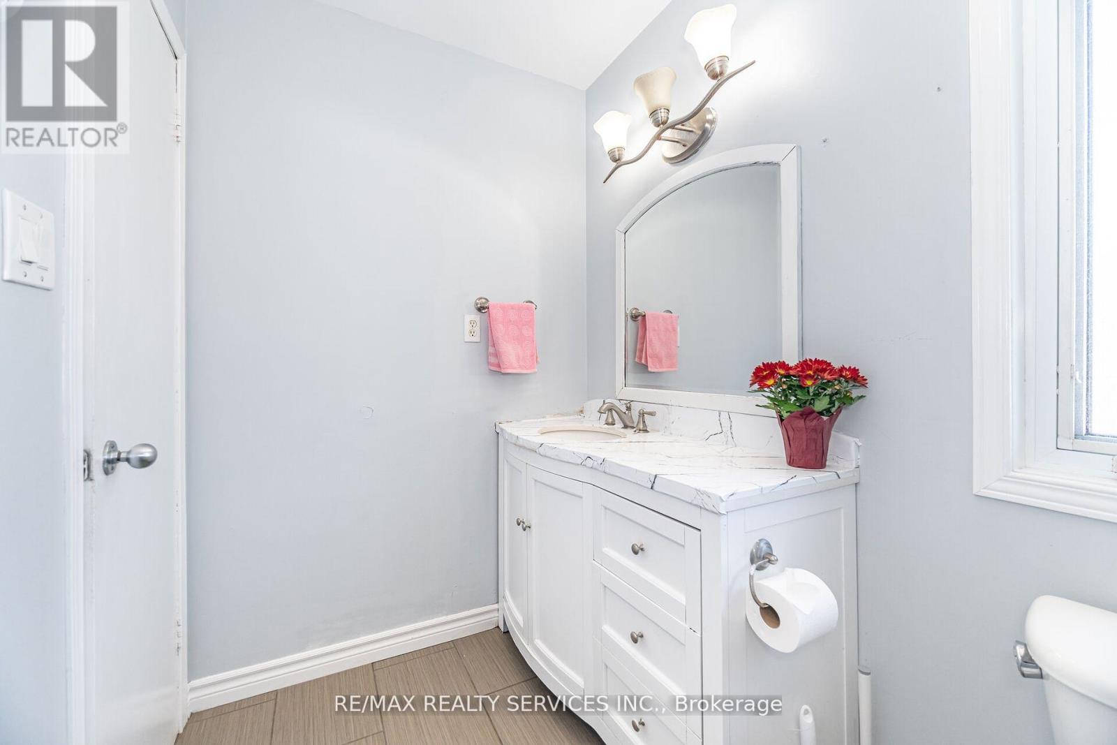 73 Blackthorn Lane, Brampton (Brampton North), Ontario  L6V 3K9 - Photo 30 - W12476033