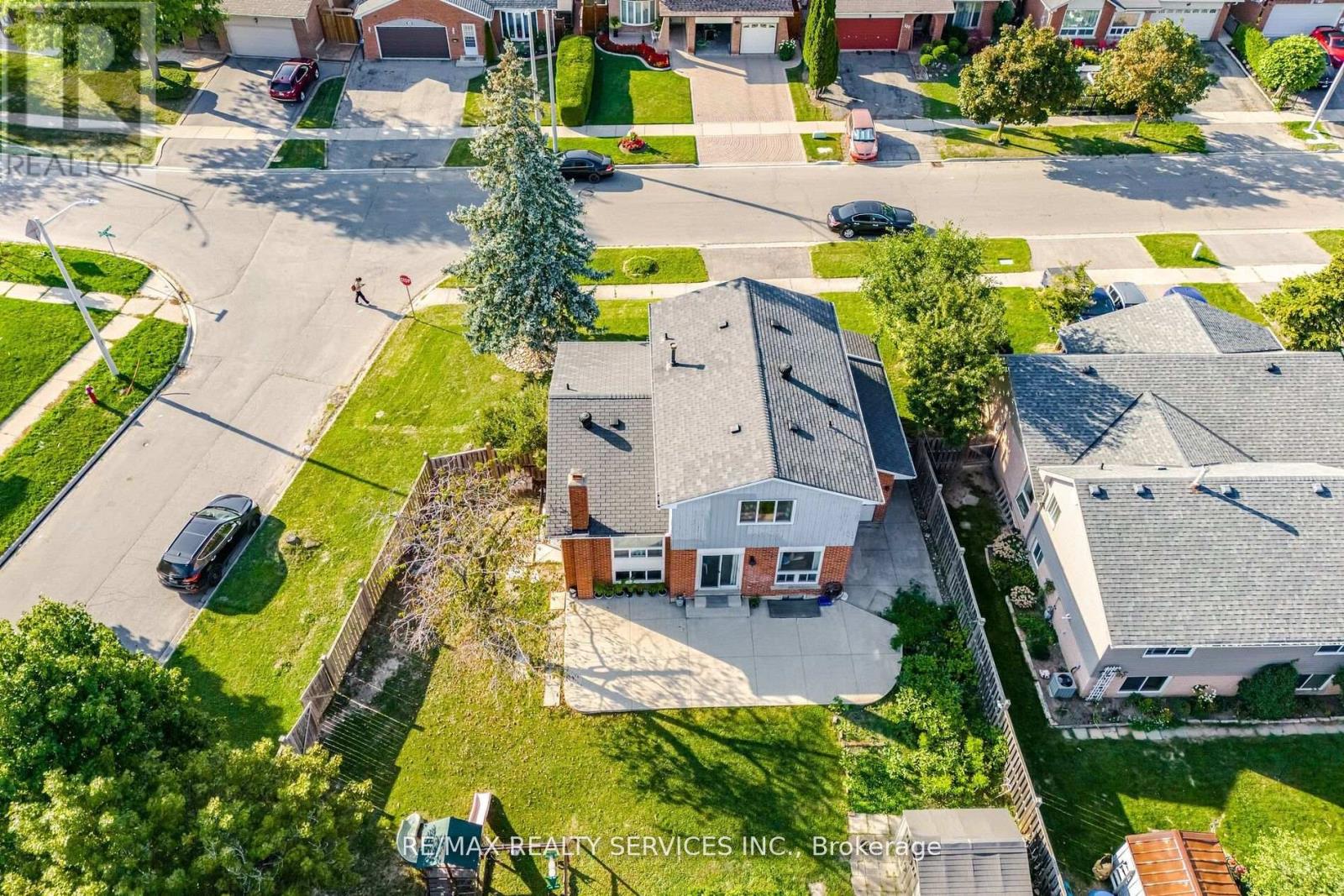 73 Blackthorn Lane, Brampton (Brampton North), Ontario  L6V 3K9 - Photo 42 - W12476033