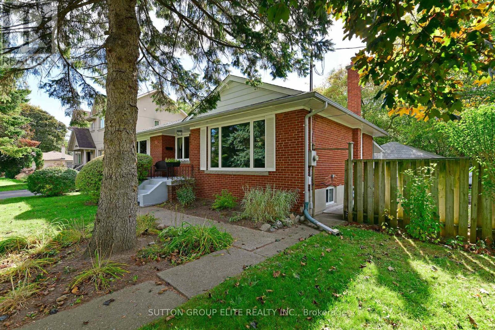 1238 Claredale Road, Mississauga (Mineola), Ontario  L5G 1T9 - Photo 2 - W12476036