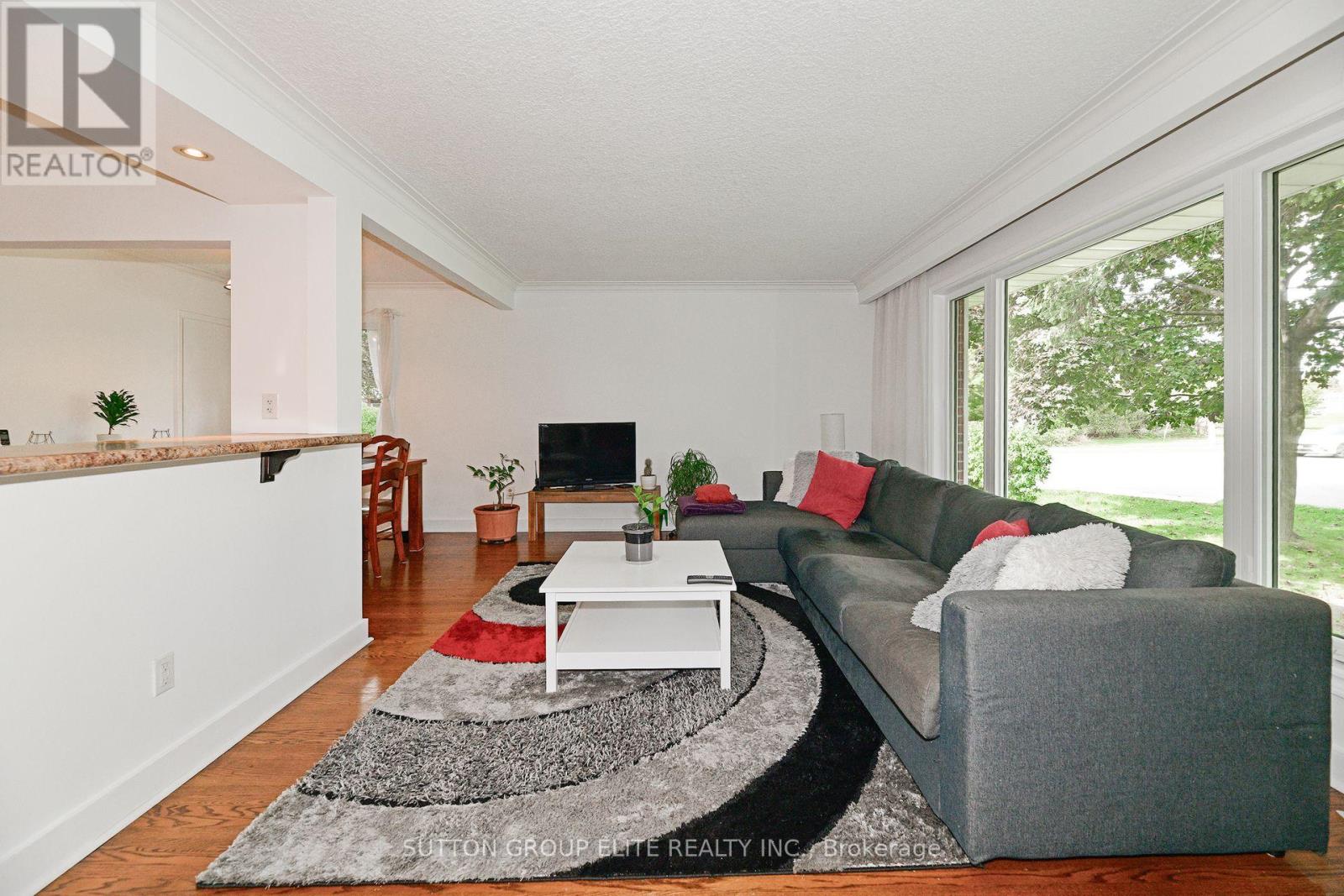 1238 Claredale Road, Mississauga (Mineola), Ontario  L5G 1T9 - Photo 4 - W12476036