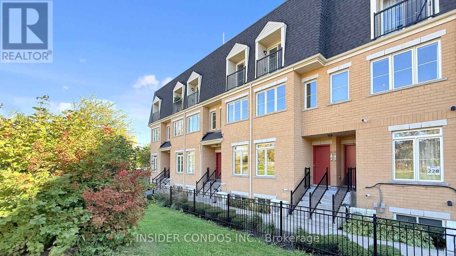 226 - 380 Hopewell Avenue, Toronto (Briar Hill-Belgravia), Ontario  M6E 2S2 - Photo 3 - W12476048