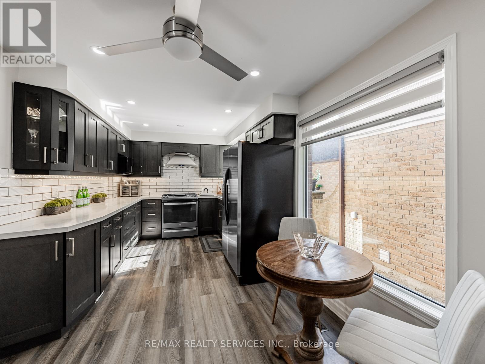 28 Lacewood Crescent, Brampton (Westgate), Ontario  L6S 3K4 - Photo 13 - W12476049