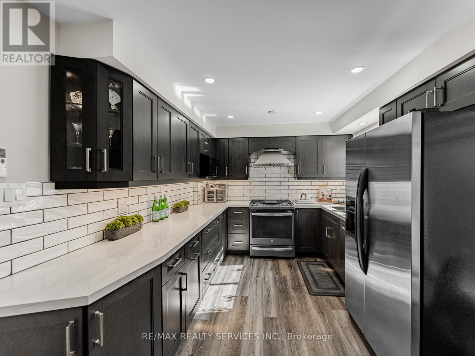 28 Lacewood Crescent, Brampton (Westgate), Ontario  L6S 3K4 - Photo 14 - W12476049