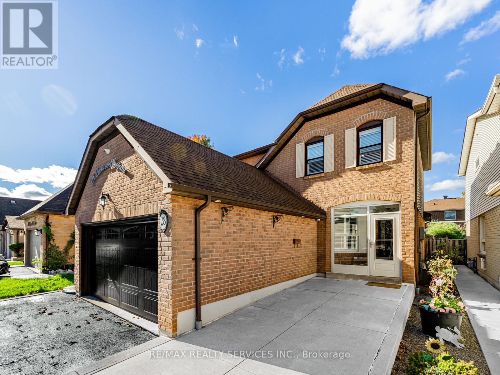 28 Lacewood Crescent, Brampton (Westgate), Ontario  L6S 3K4 - Photo 2 - W12476049