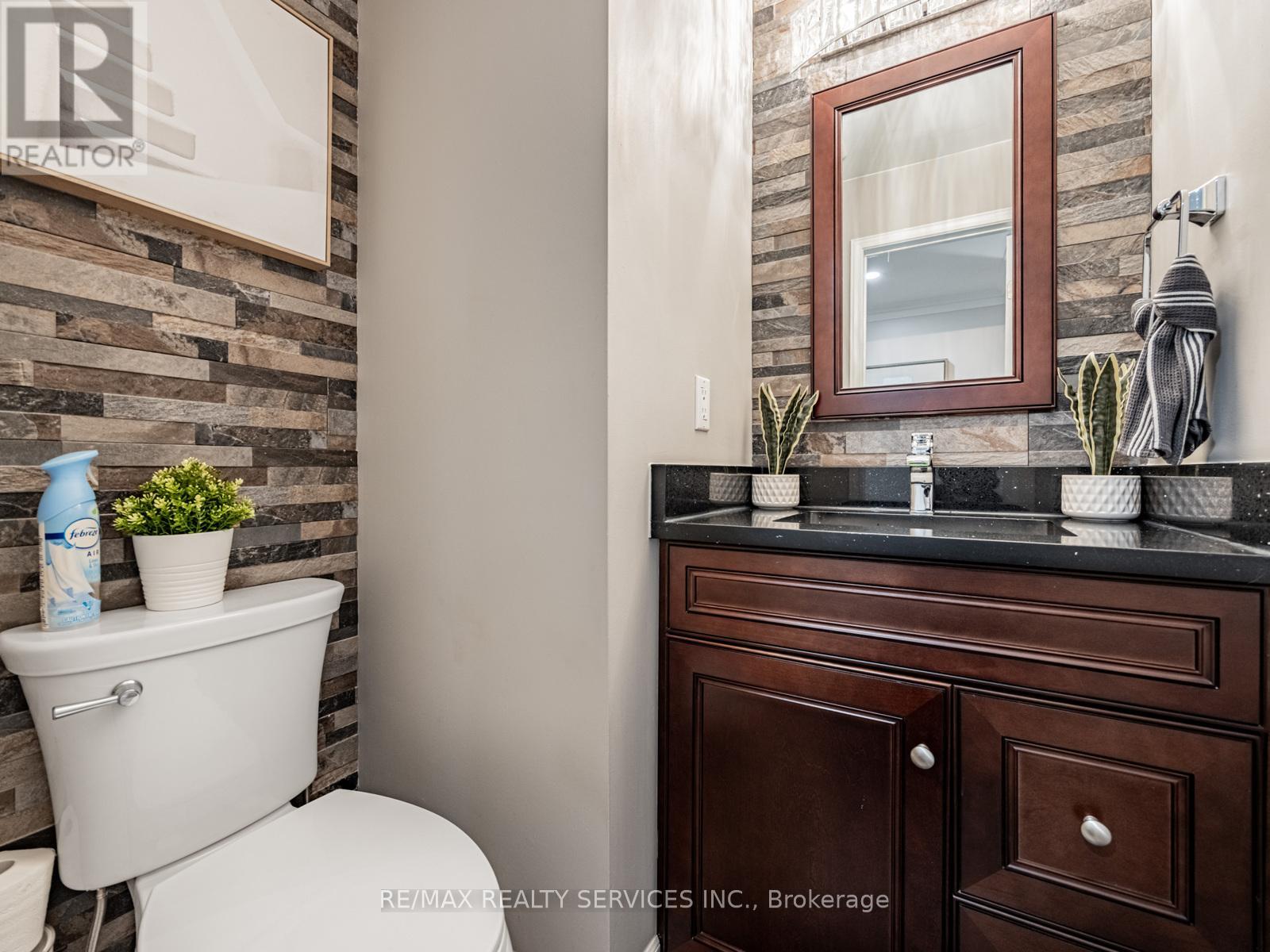 28 Lacewood Crescent, Brampton (Westgate), Ontario  L6S 3K4 - Photo 23 - W12476049