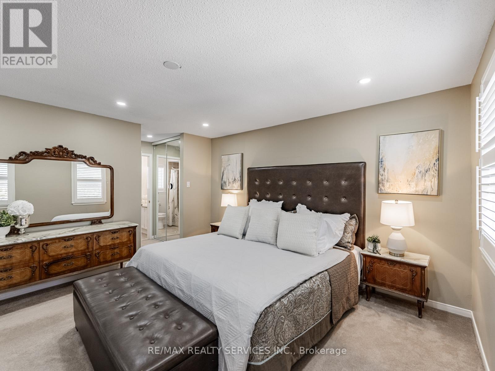 28 Lacewood Crescent, Brampton (Westgate), Ontario  L6S 3K4 - Photo 27 - W12476049