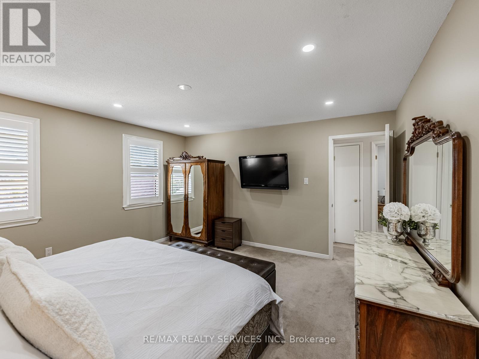 28 Lacewood Crescent, Brampton (Westgate), Ontario  L6S 3K4 - Photo 29 - W12476049