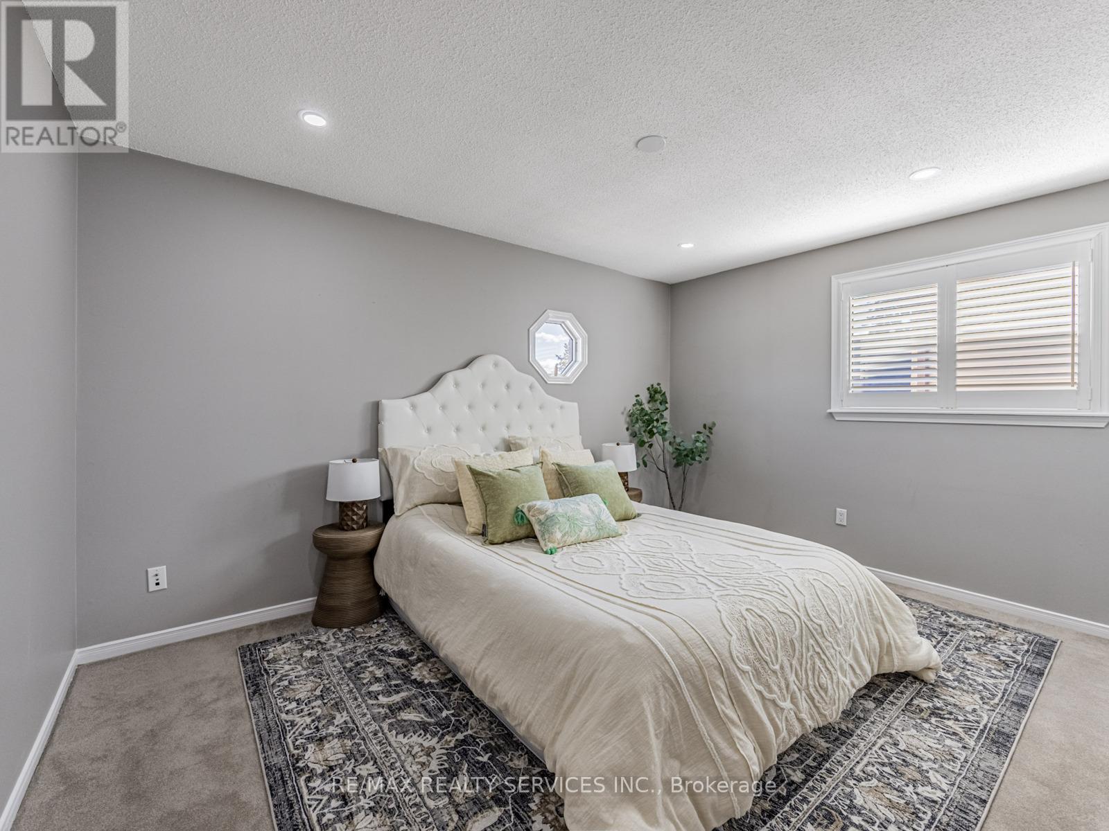 28 Lacewood Crescent, Brampton (Westgate), Ontario  L6S 3K4 - Photo 31 - W12476049