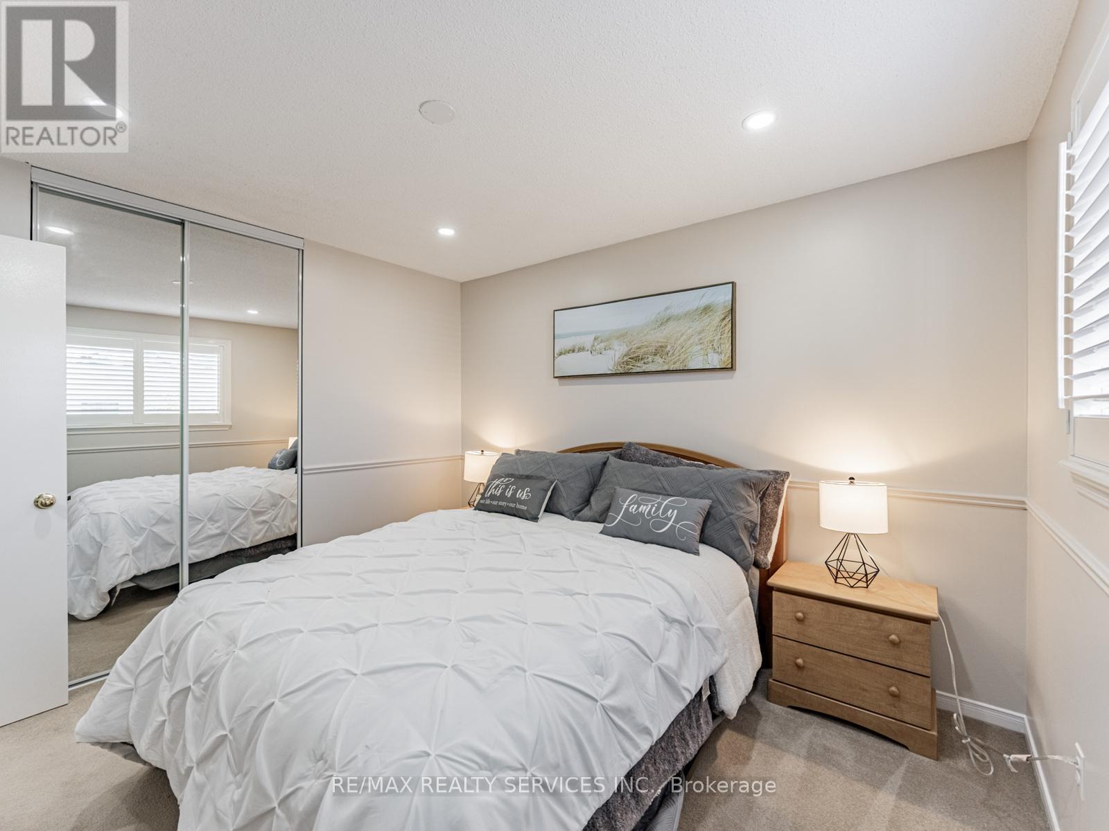 28 Lacewood Crescent, Brampton (Westgate), Ontario  L6S 3K4 - Photo 34 - W12476049