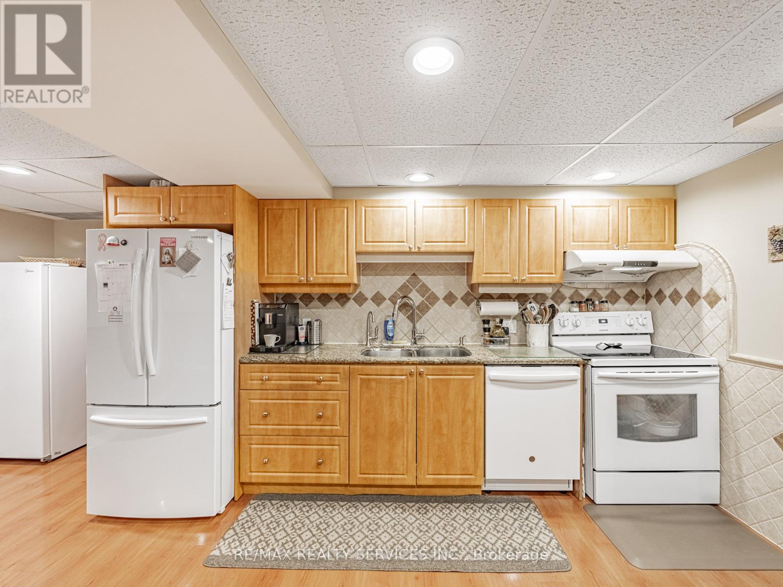 28 Lacewood Crescent, Brampton (Westgate), Ontario  L6S 3K4 - Photo 38 - W12476049