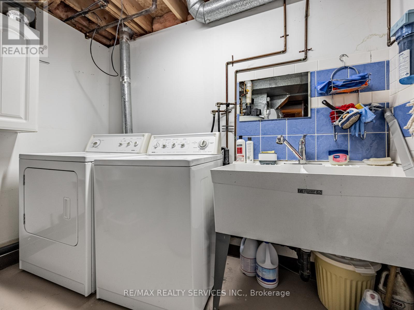 28 Lacewood Crescent, Brampton (Westgate), Ontario  L6S 3K4 - Photo 46 - W12476049