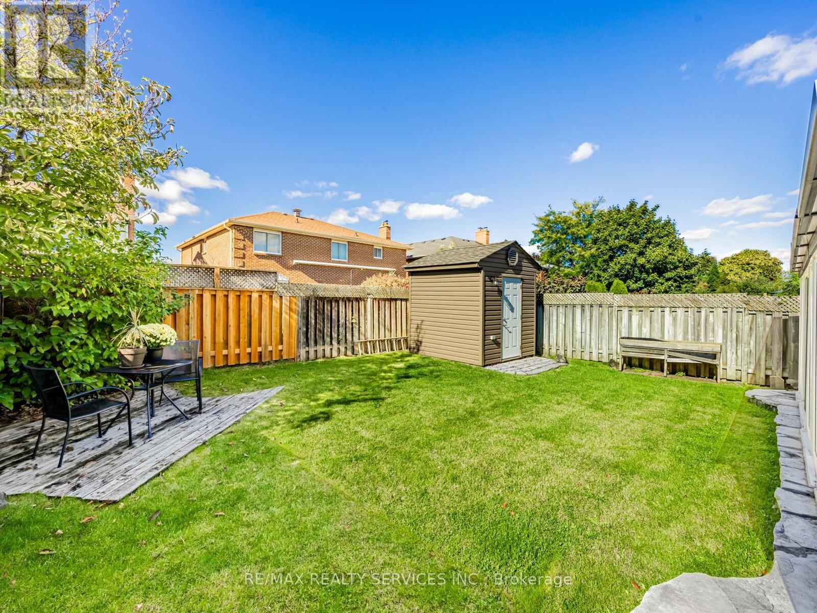 28 Lacewood Crescent, Brampton (Westgate), Ontario  L6S 3K4 - Photo 48 - W12476049