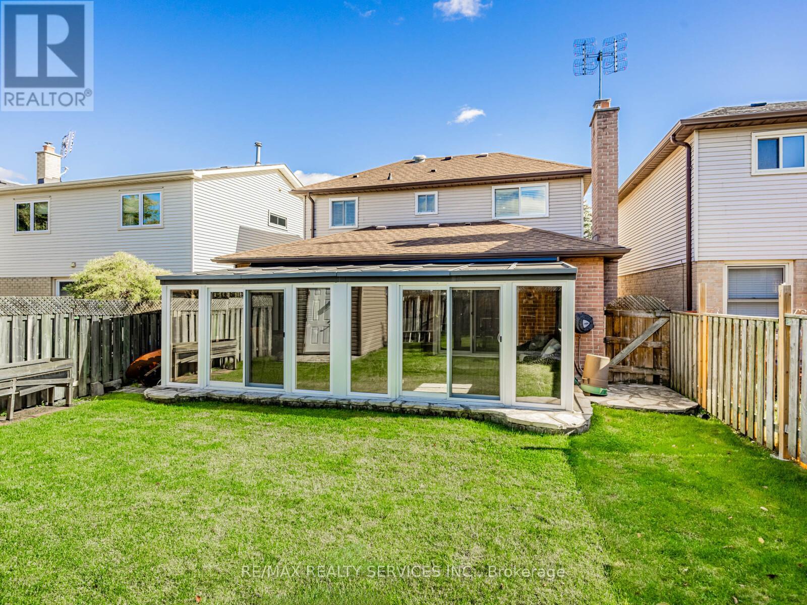 28 Lacewood Crescent, Brampton (Westgate), Ontario  L6S 3K4 - Photo 49 - W12476049
