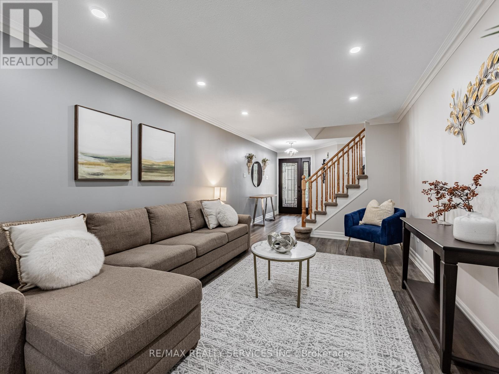 28 Lacewood Crescent, Brampton (Westgate), Ontario  L6S 3K4 - Photo 8 - W12476049