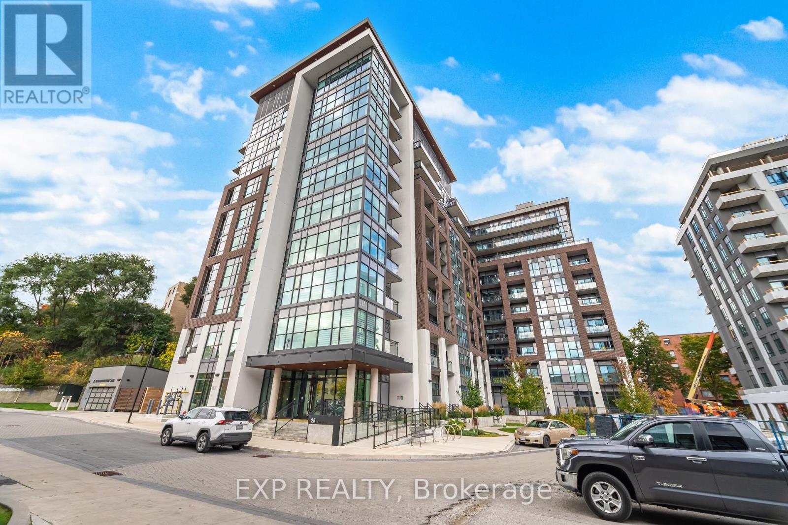 812 - 25 Neighbourhood Lane, Toronto (Stonegate-Queensway), Ontario  M8Y 0C3 - Photo 1 - W12476123