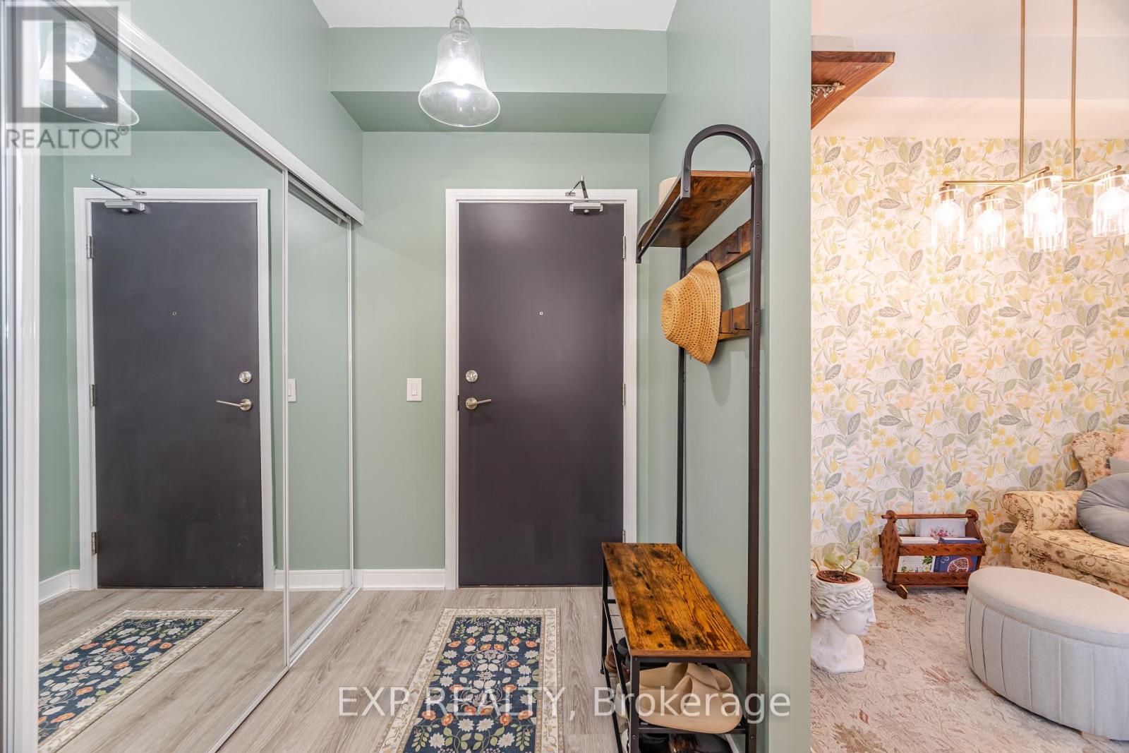812 - 25 Neighbourhood Lane, Toronto (Stonegate-Queensway), Ontario  M8Y 0C3 - Photo 5 - W12476123