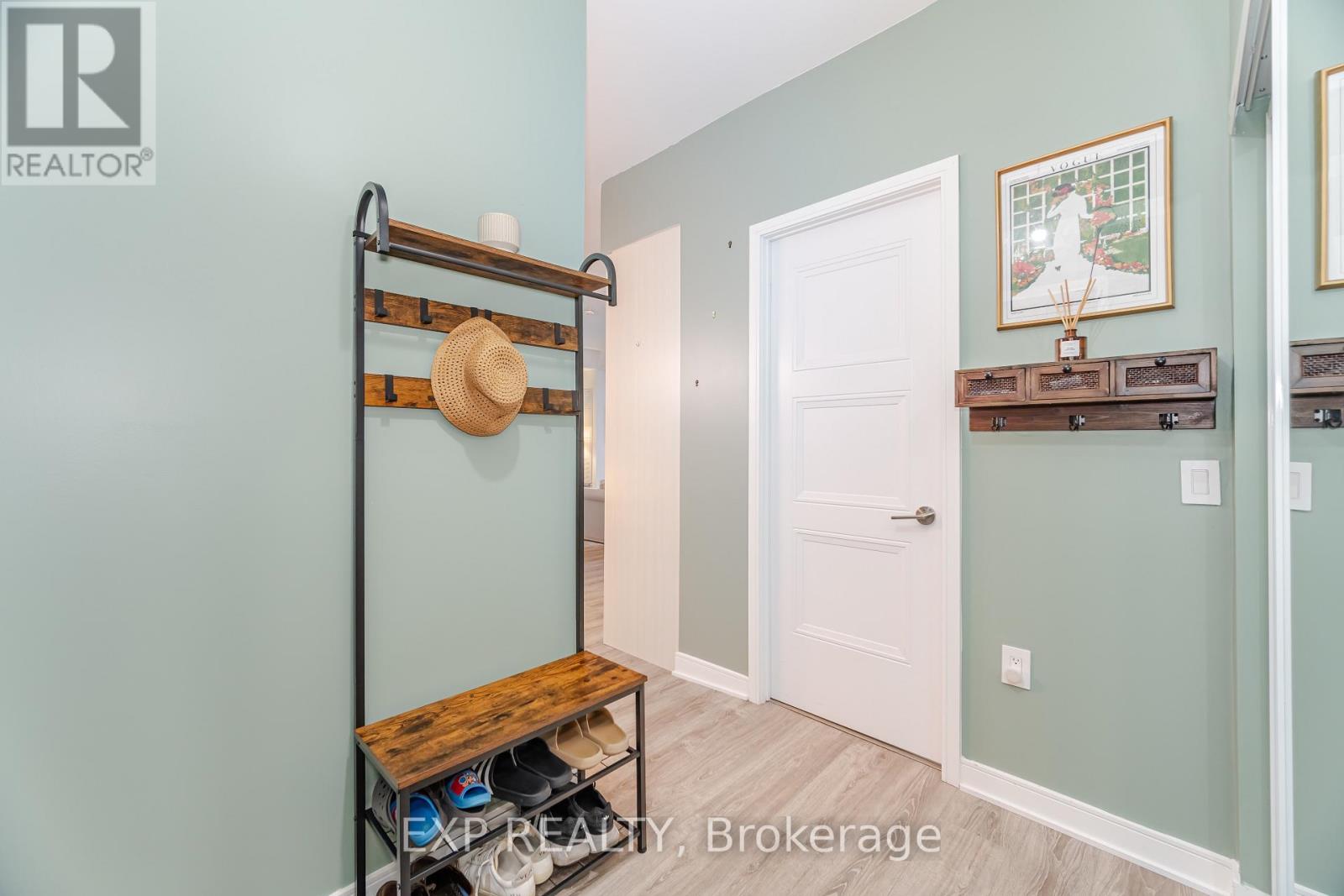 812 - 25 Neighbourhood Lane, Toronto (Stonegate-Queensway), Ontario  M8Y 0C3 - Photo 6 - W12476123