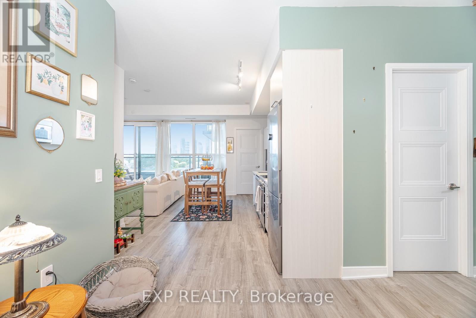 812 - 25 Neighbourhood Lane, Toronto (Stonegate-Queensway), Ontario  M8Y 0C3 - Photo 9 - W12476123