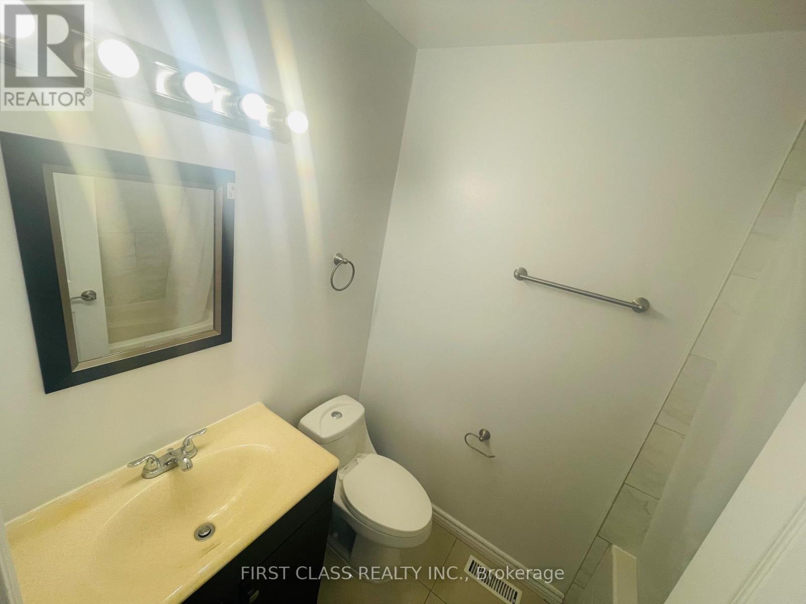51 - 830 Stainton Drive, Mississauga, Ontario  L5C 2Z3 - Photo 11 - W12476138