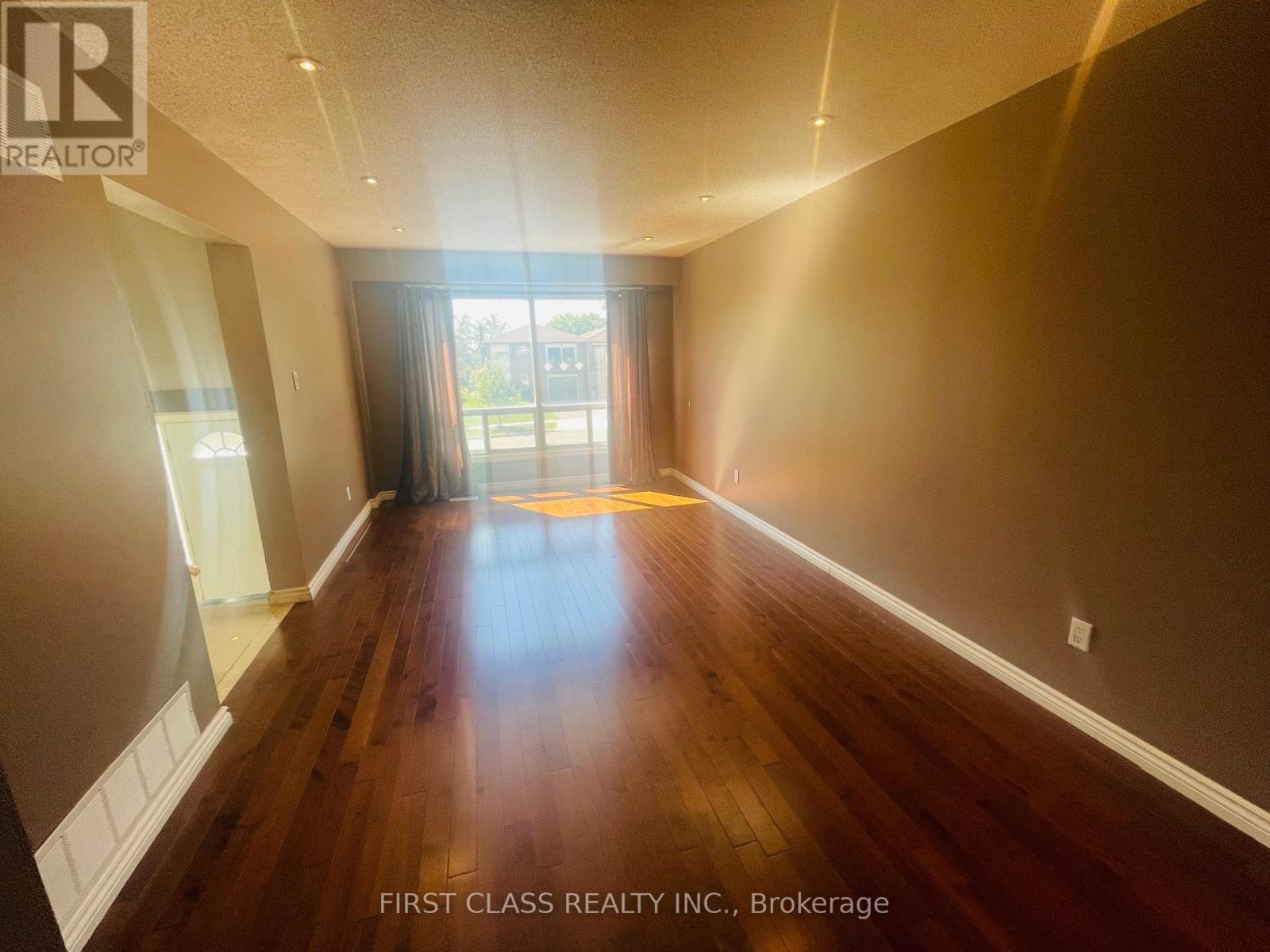 51 - 830 Stainton Drive, Mississauga, Ontario  L5C 2Z3 - Photo 5 - W12476138