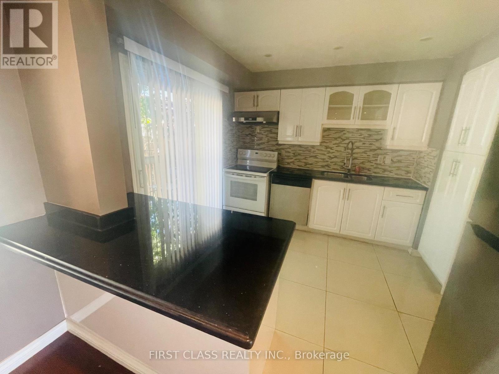 51 - 830 Stainton Drive, Mississauga, Ontario  L5C 2Z3 - Photo 9 - W12476138
