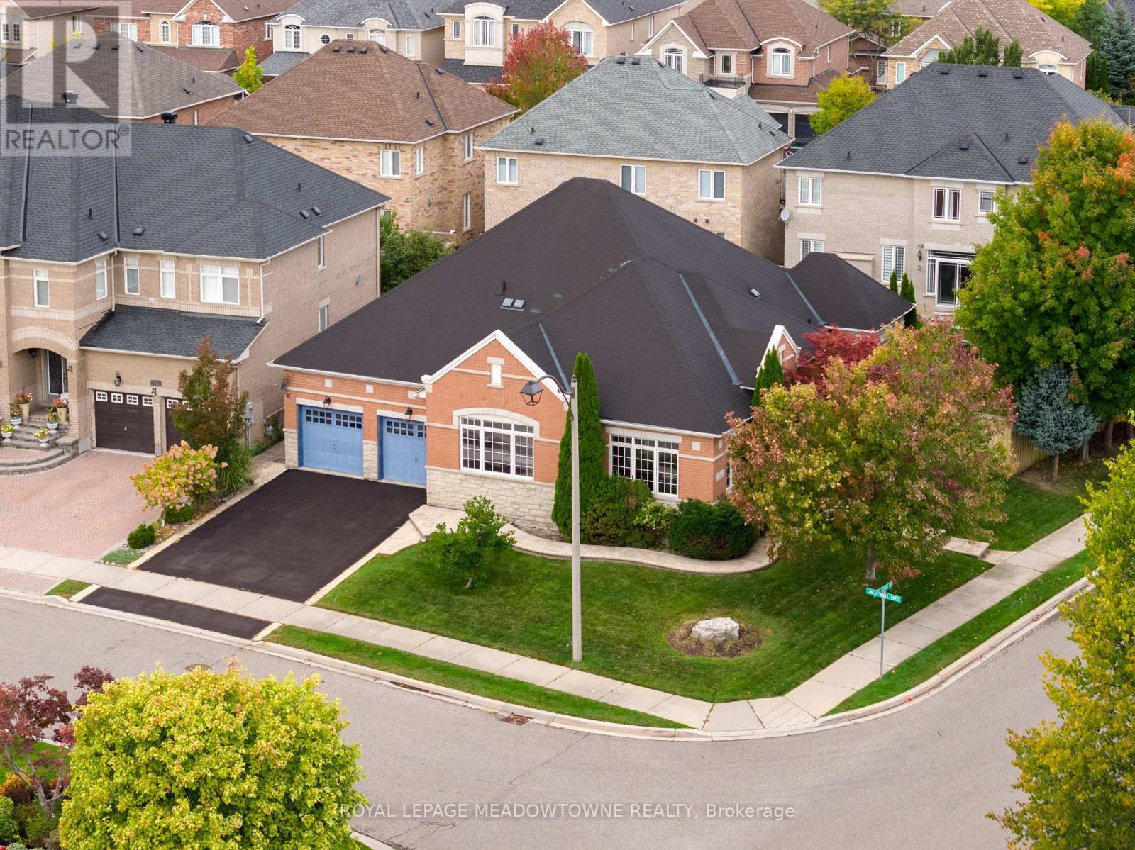 32 Nova Scotia Road, Brampton (Bram West), Ontario  L6Y 5K5 - Photo 1 - W12476142