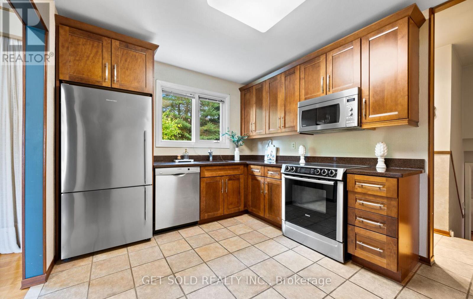 14 Turnvale Road, Toronto (West Humber-Clairville), Ontario  M9V 1L7 - Photo 13 - W12476145