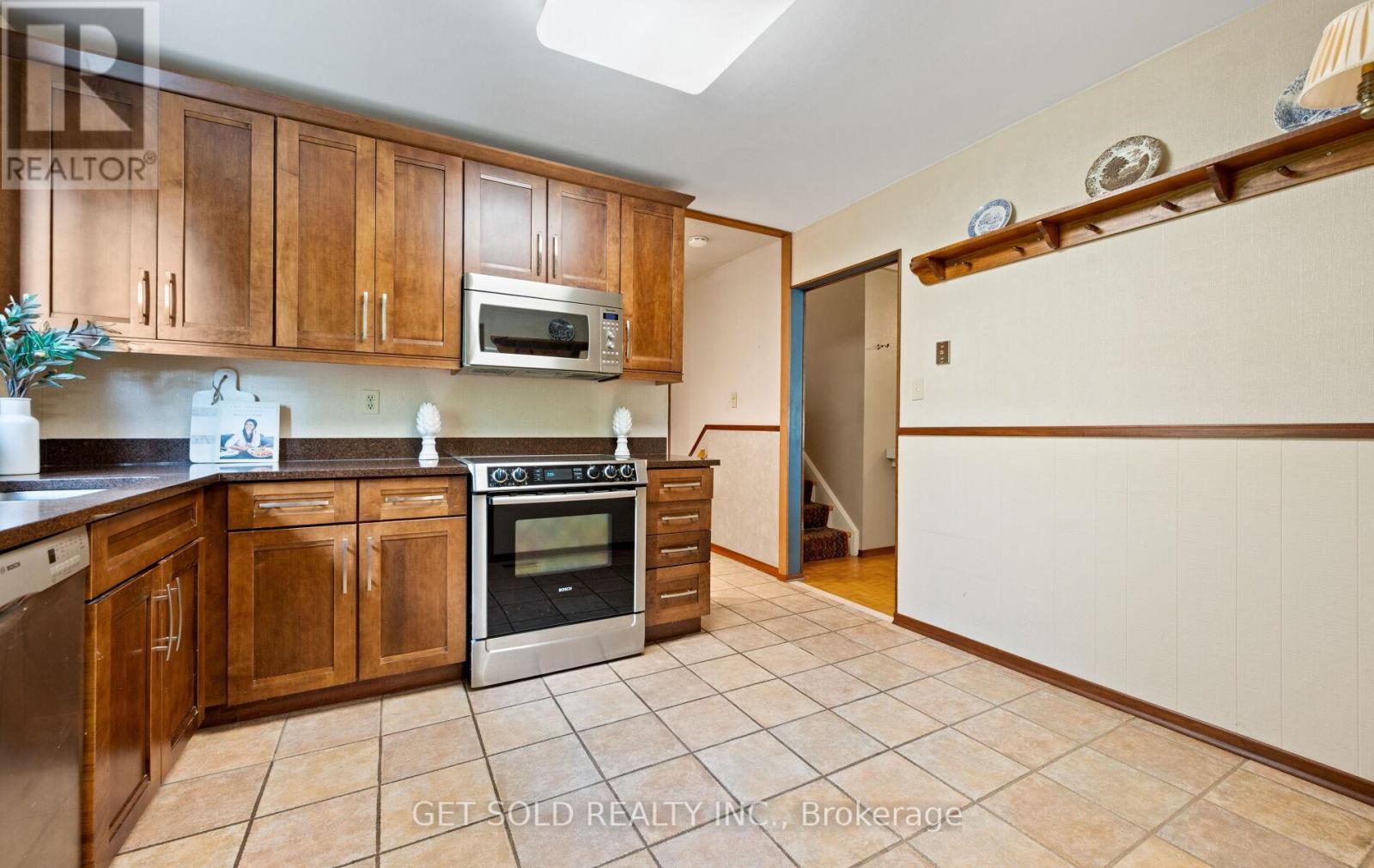 14 Turnvale Road, Toronto (West Humber-Clairville), Ontario  M9V 1L7 - Photo 14 - W12476145