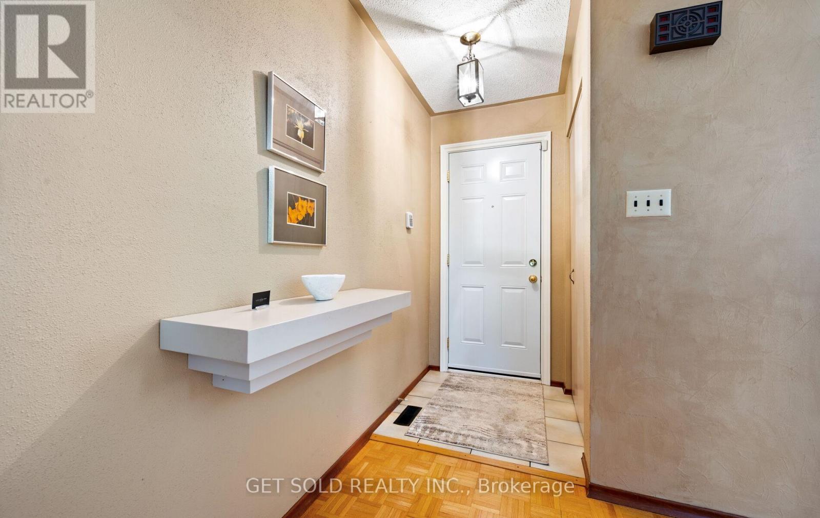 14 Turnvale Road, Toronto (West Humber-Clairville), Ontario  M9V 1L7 - Photo 2 - W12476145
