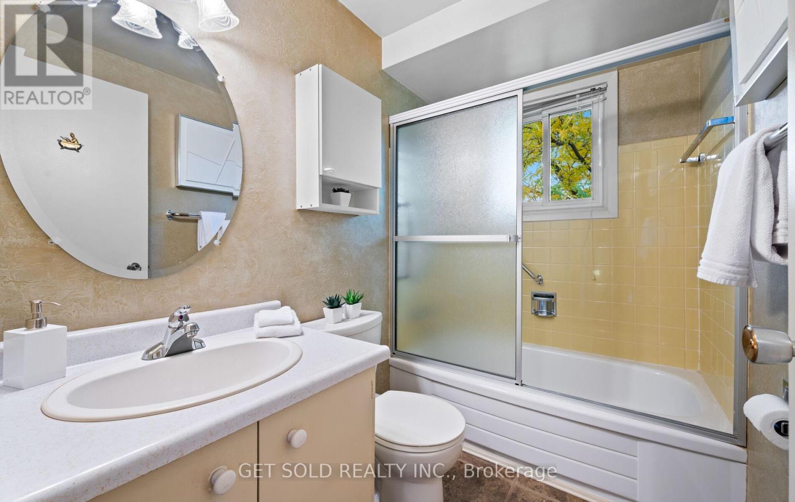 14 Turnvale Road, Toronto (West Humber-Clairville), Ontario  M9V 1L7 - Photo 23 - W12476145
