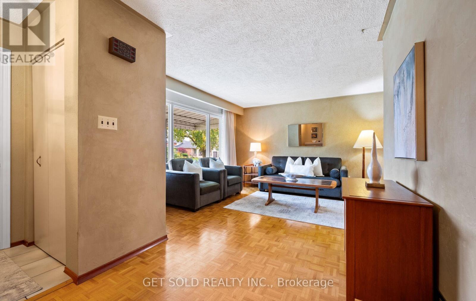 14 Turnvale Road, Toronto (West Humber-Clairville), Ontario  M9V 1L7 - Photo 3 - W12476145