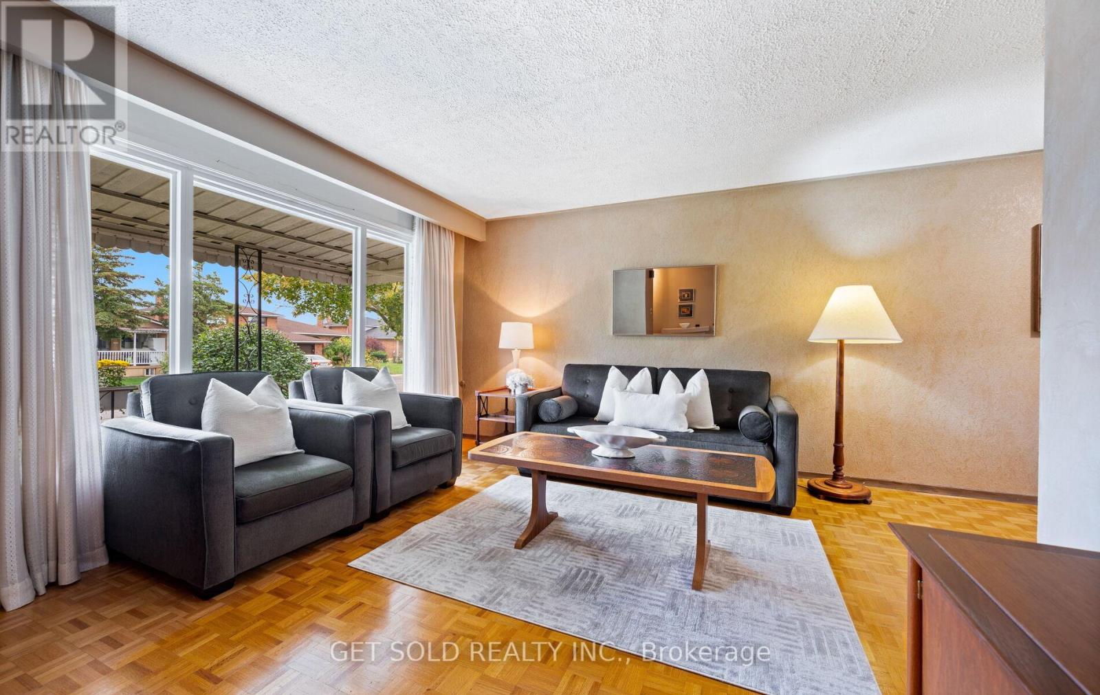 14 Turnvale Road, Toronto (West Humber-Clairville), Ontario  M9V 1L7 - Photo 4 - W12476145