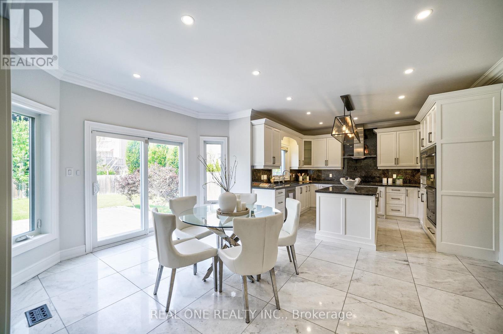 26 Clarendon Drive, Richmond Hill (Bayview Hill), Ontario  L4B 3Z5 - Photo 11 - N12476185