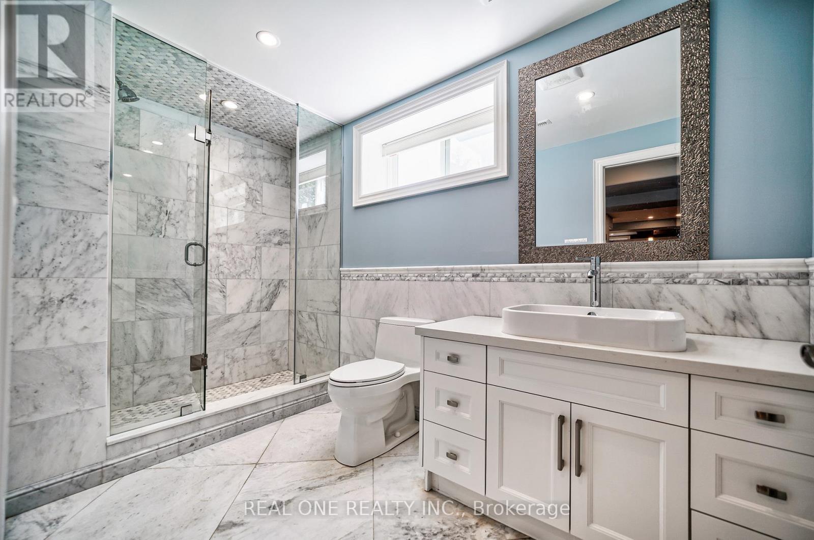 26 Clarendon Drive, Richmond Hill (Bayview Hill), Ontario  L4B 3Z5 - Photo 33 - N12476185