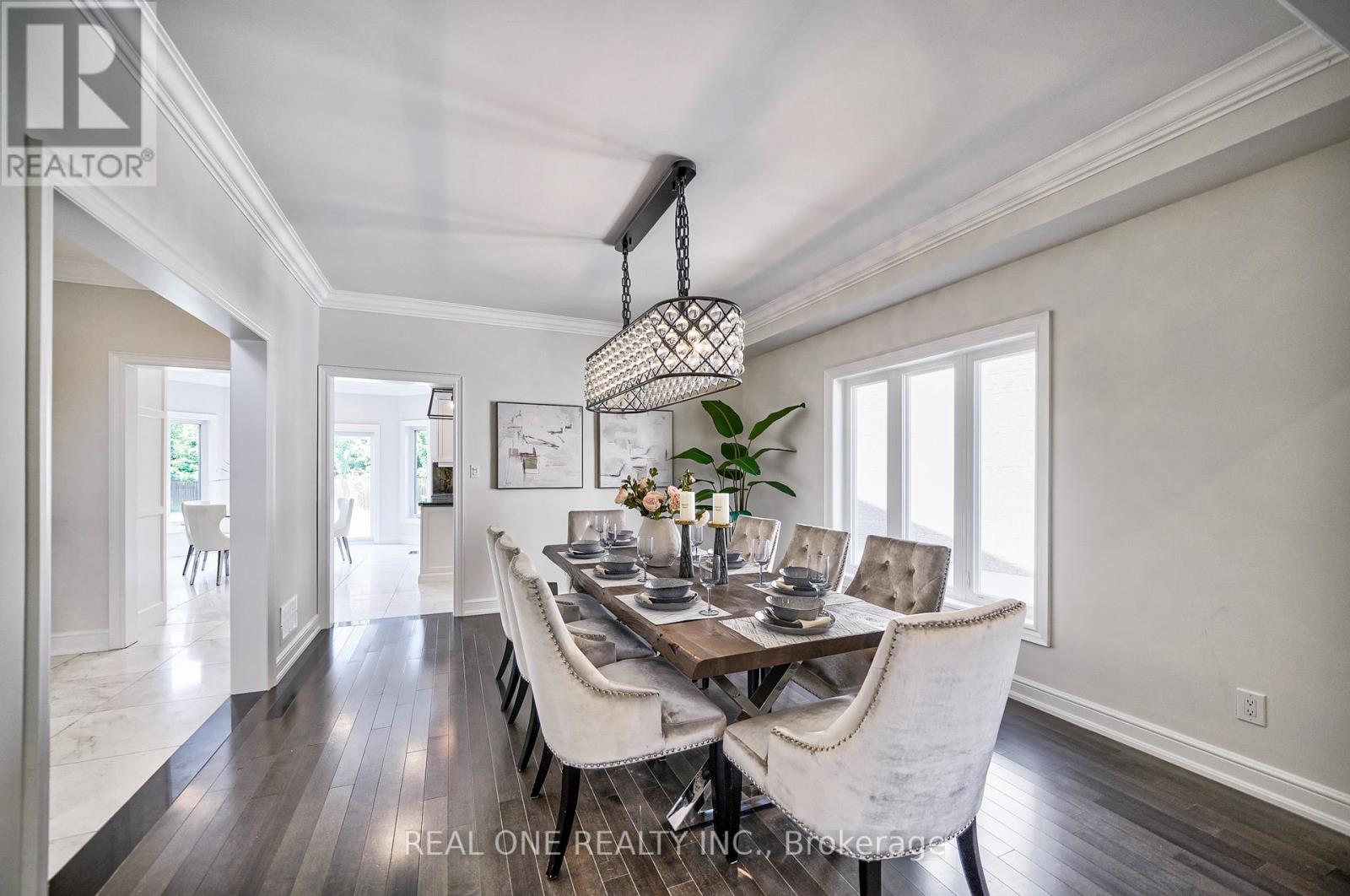26 Clarendon Drive, Richmond Hill (Bayview Hill), Ontario  L4B 3Z5 - Photo 6 - N12476185