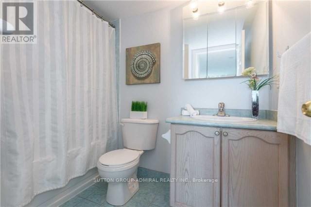 1015 - 39 Oneida Crescent, Richmond Hill, Ontario  L4B 4T9 - Photo 6 - N12476198