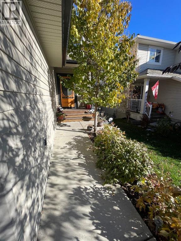 63 Glensummit Close, Cochrane, Alberta  T4C 2K1 - Photo 3 - A2265166
